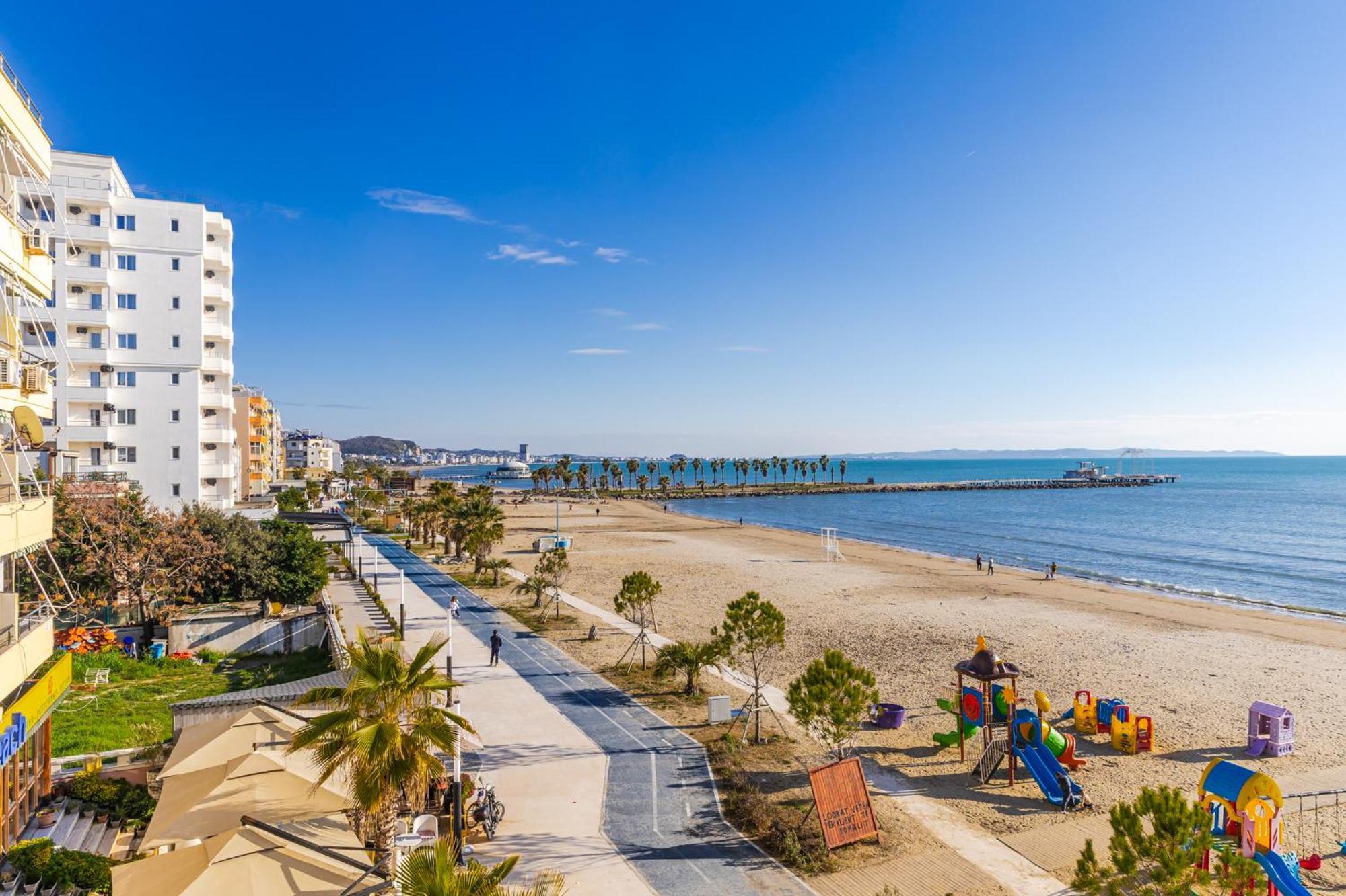 The Beachfront Apartment Драч Екстериор снимка