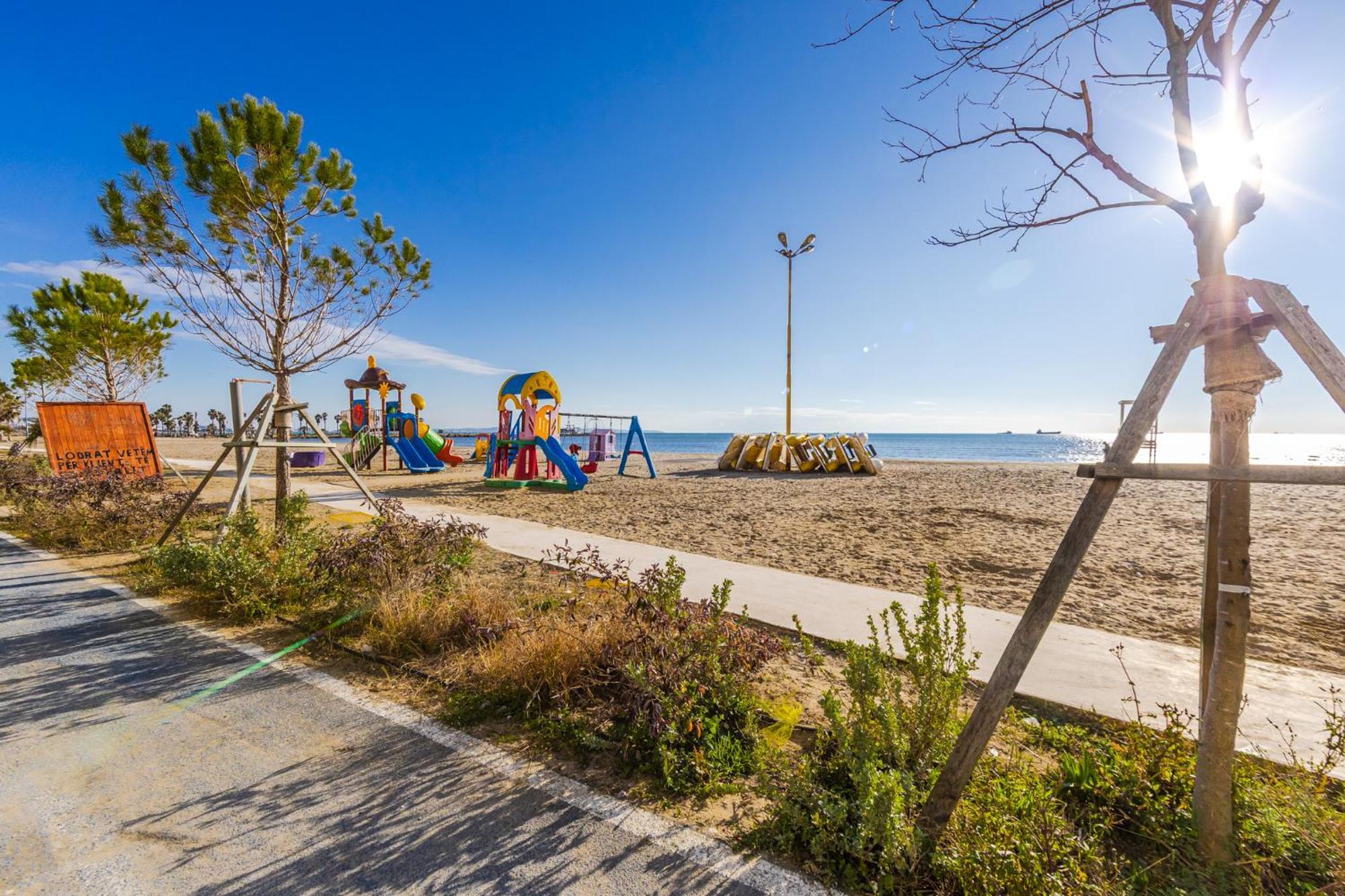 The Beachfront Apartment Драч Екстериор снимка