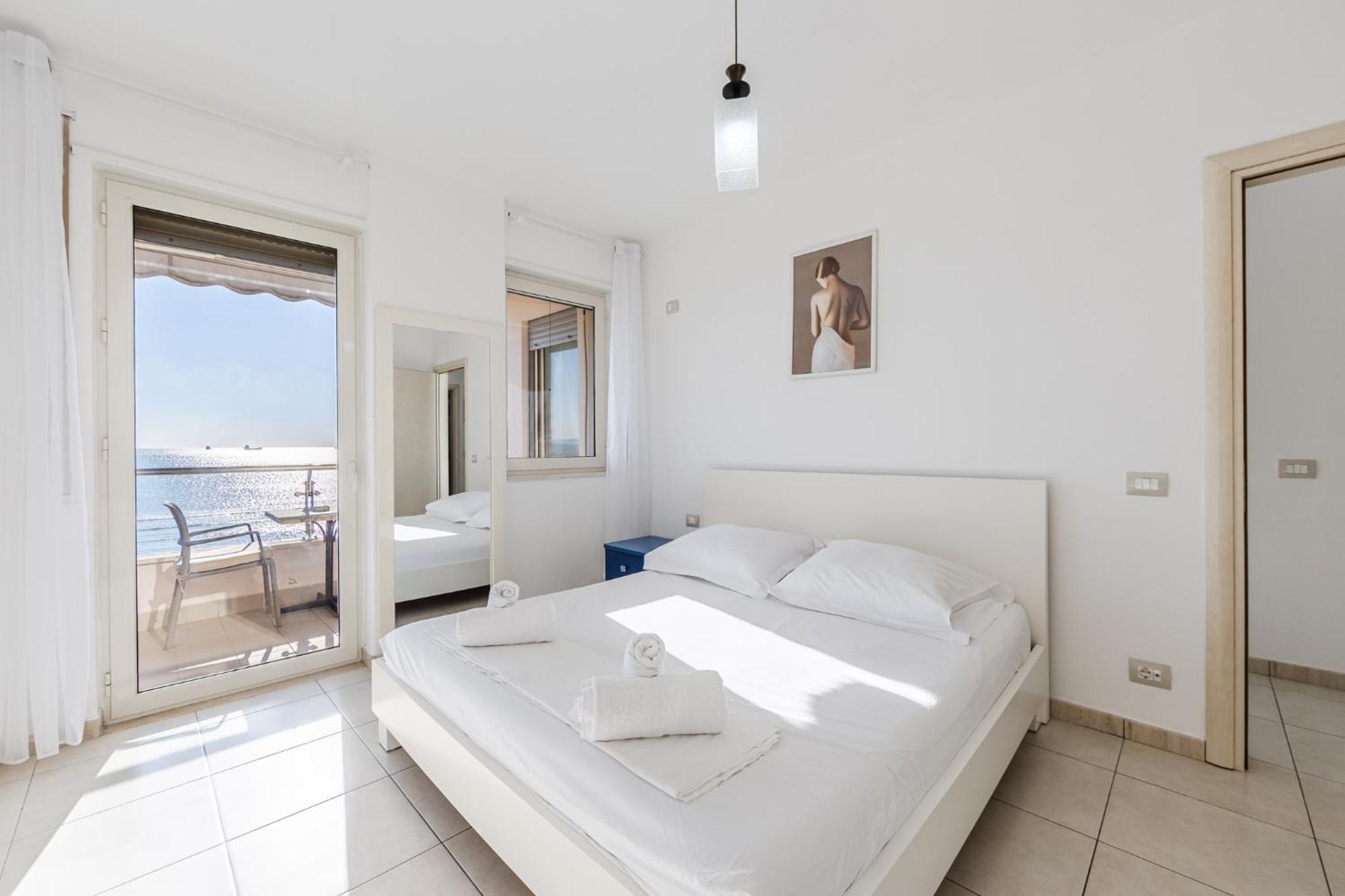 The Beachfront Apartment Драч Екстериор снимка